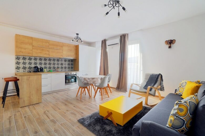 Apartment Stylish Near Otopeni Airport