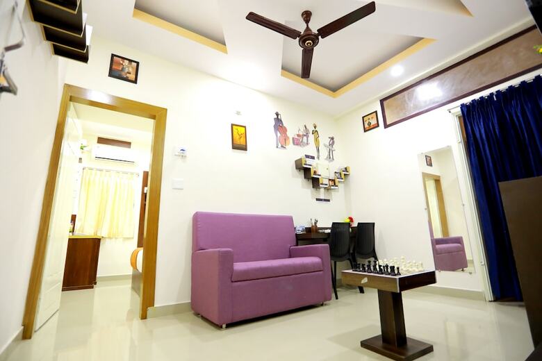 Base9 Airport Hotel