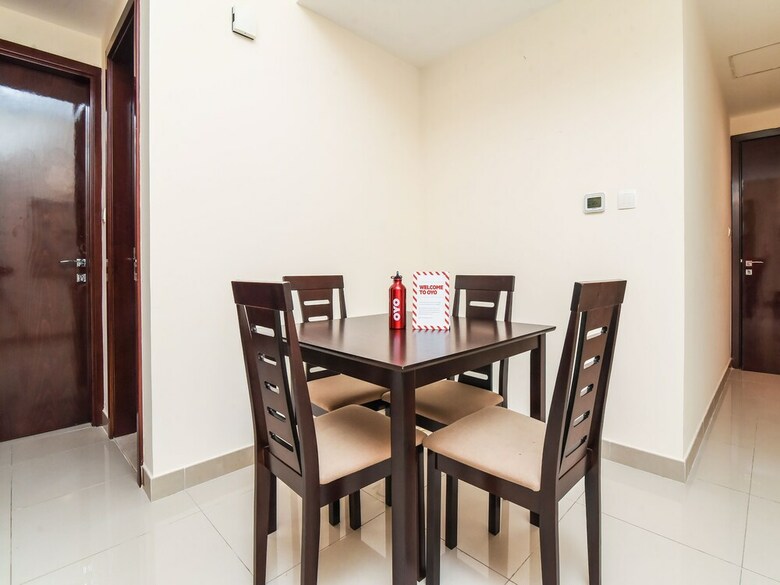 Apartamento Oyo 243 Home Marina Suites 1br