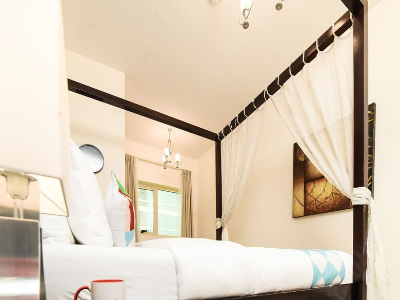 Apartamento Oyo 243 Home Marina Suites 1br