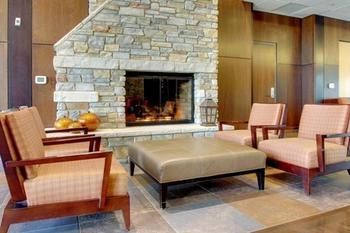 Hotel King's Pointe Waterpark Resort