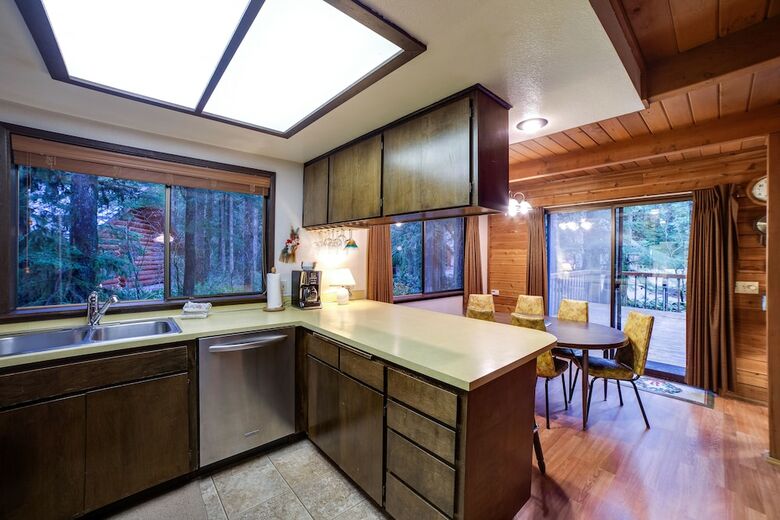 Mt. Baker Lodging Cabin 35 ? A/c, Pets Ok, Sleeps 6! By Mbl