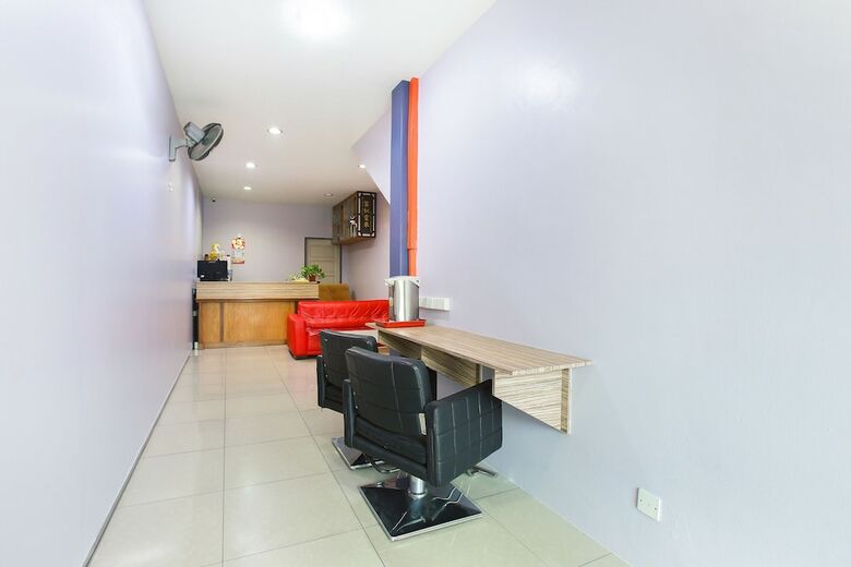 Oyo 89332 De Hotel