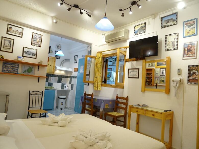 Kontaratos Studios & Apartments