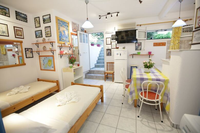 Kontaratos Studios & Apartments