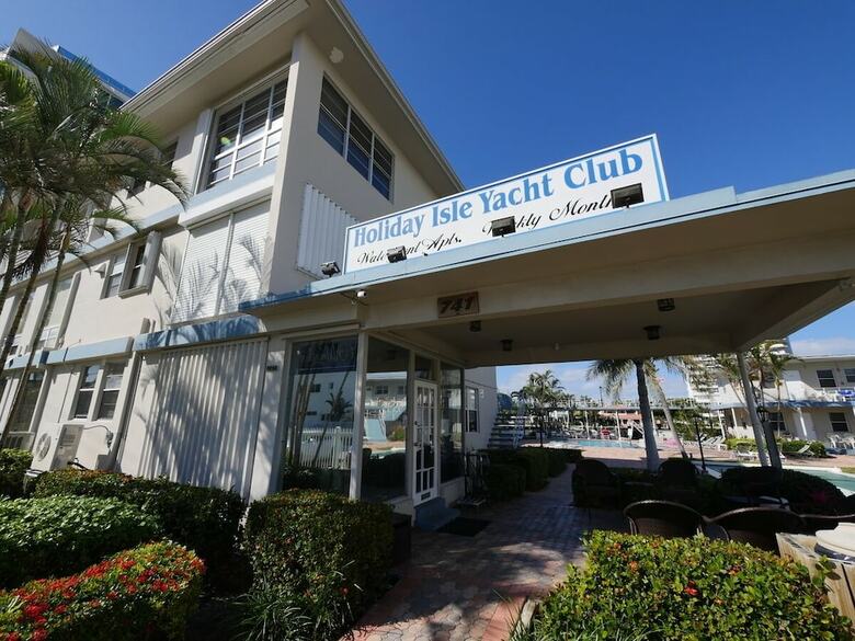 Hotel Holiday Isle Yacht Club
