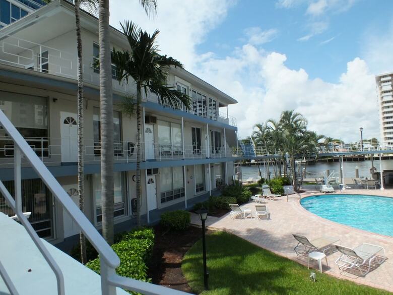 Hotel Holiday Isle Yacht Club