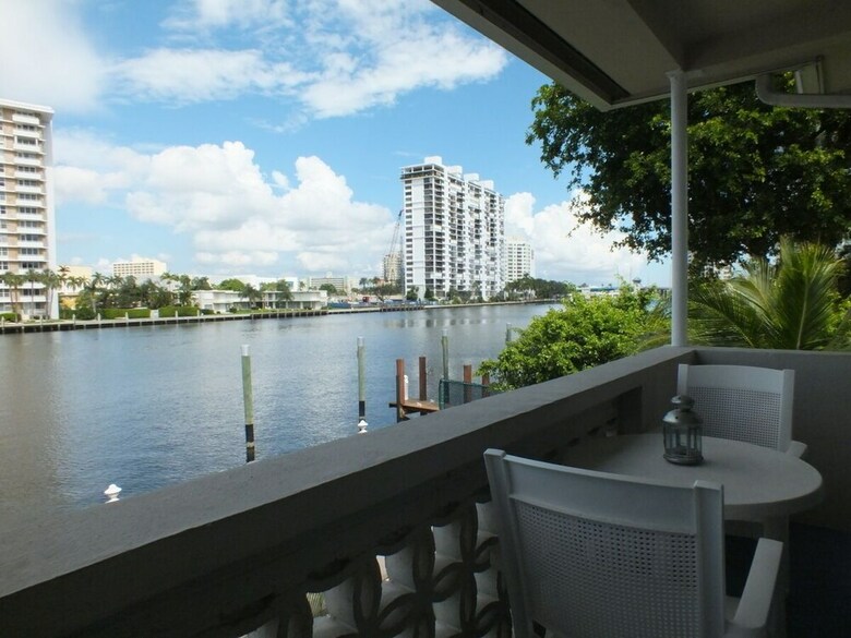 Hotel Holiday Isle Yacht Club