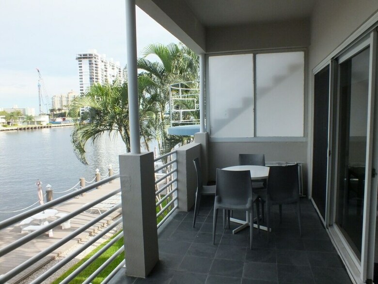 Hotel Holiday Isle Yacht Club