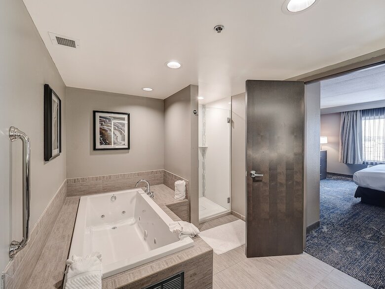 Doubletree By Hilton Hotel Bloomington