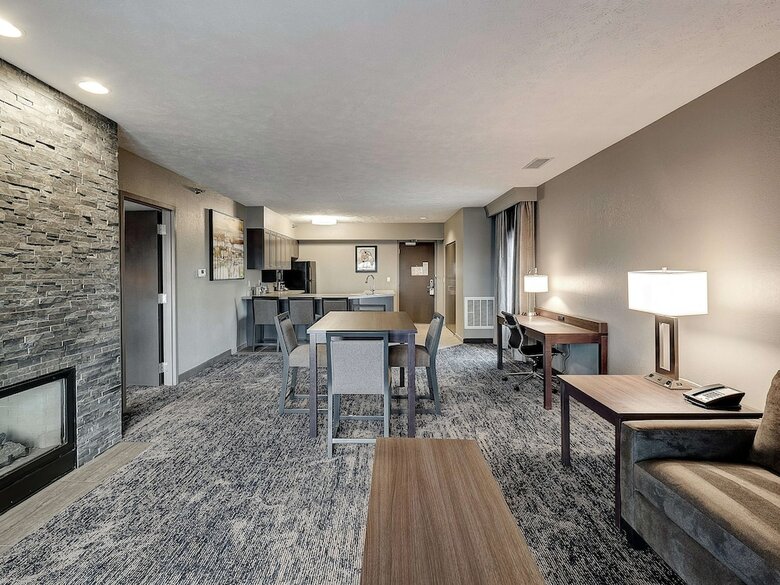 Doubletree By Hilton Hotel Bloomington