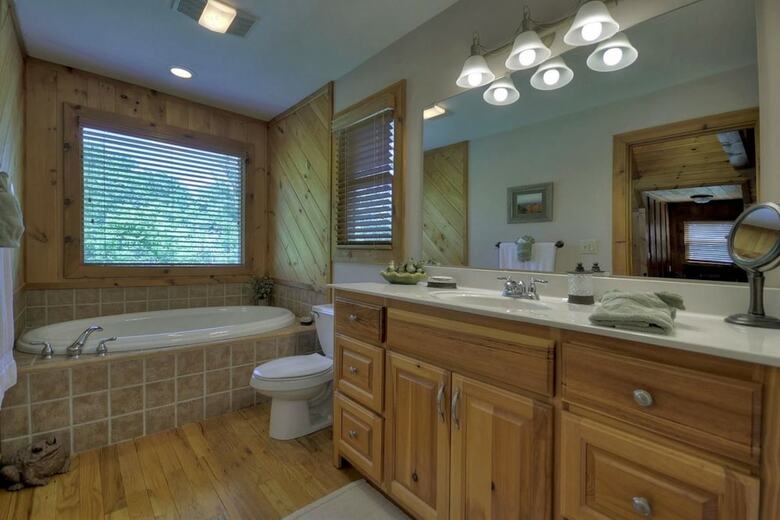 Cabana Rock Eagle Hideaway
