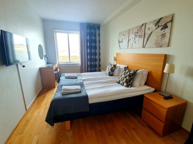 Dockyard Hotel