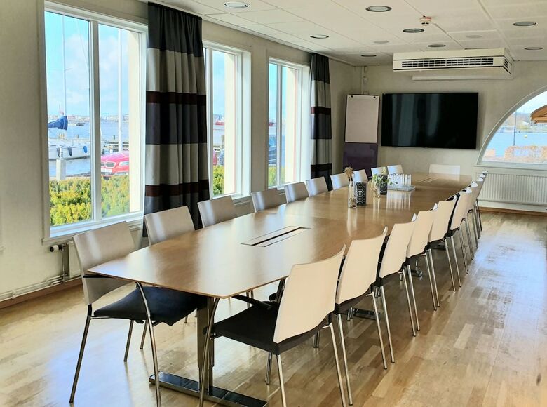 Dockyard Hotel