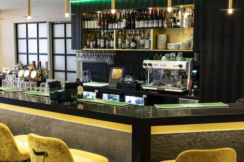 Dockyard Hotel
