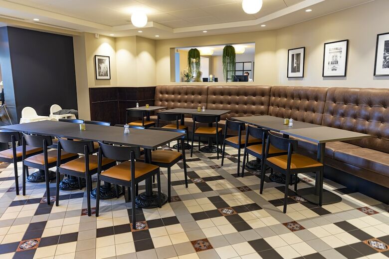 Dockyard Hotel