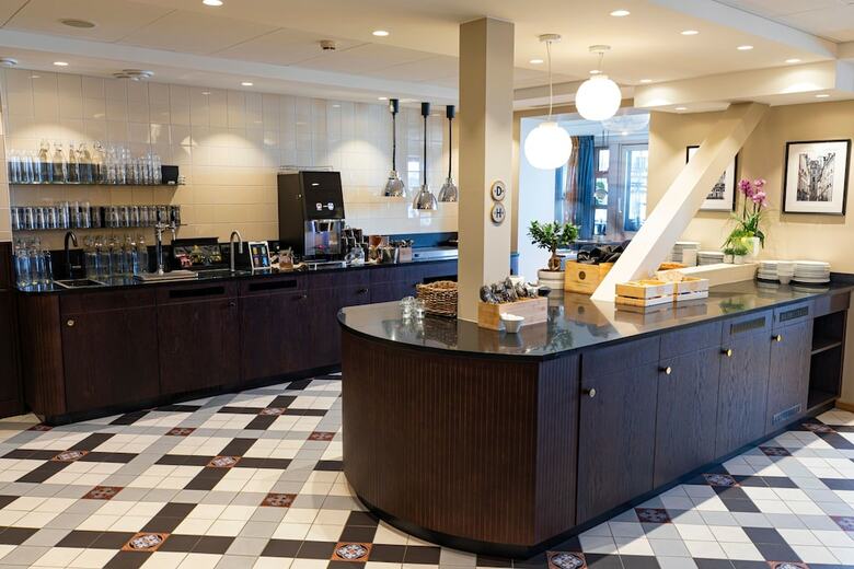 Dockyard Hotel