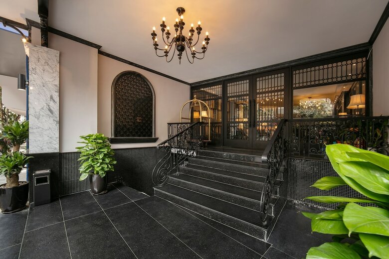 Shining Central Hotel & Spa