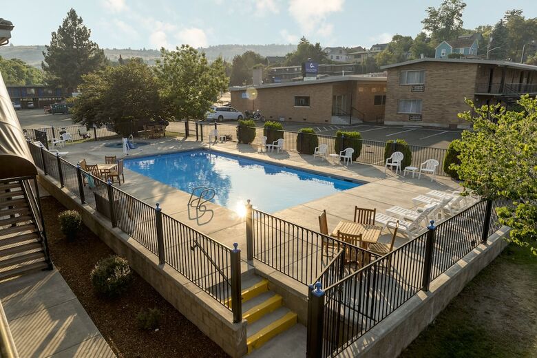 Cerulean Hotel, A Running Y Property