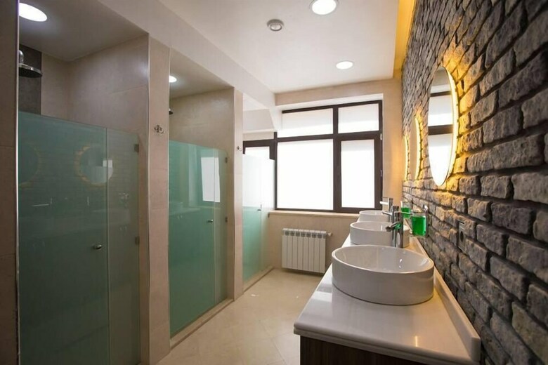 Hostal The Royal Spinel Hostel