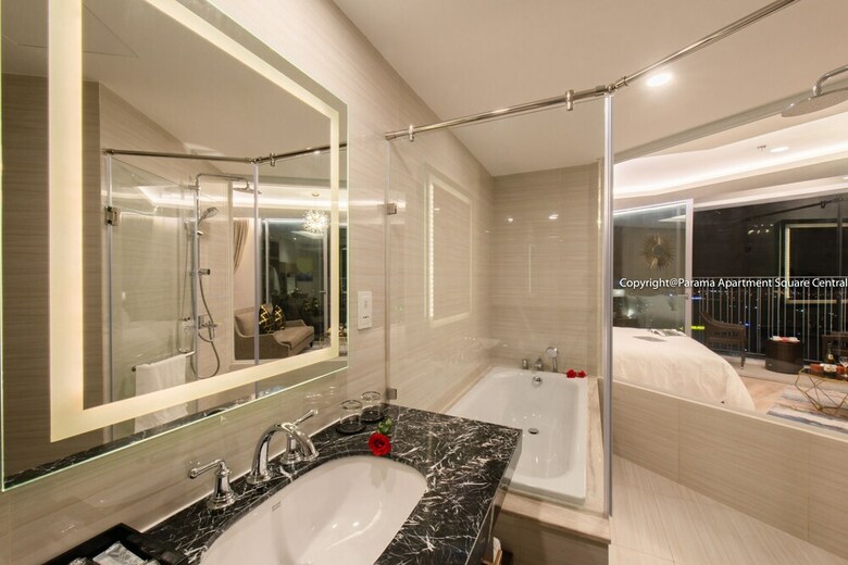 Parama Apartment Square Central