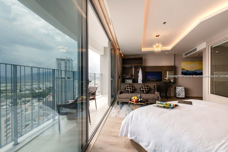 Parama Apartment Square Central