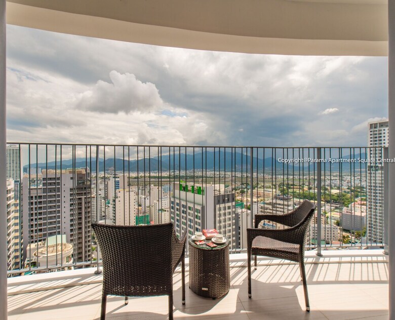 Parama Apartment Square Central