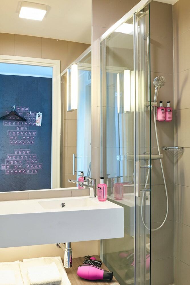 Hotel Moxy Paris Charles de Gaulle Airport