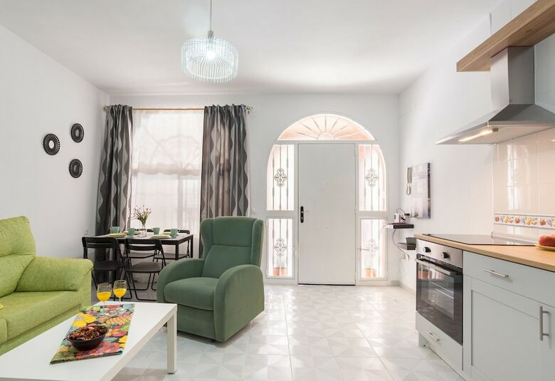Malagasuite Cozy Apartment In Benalmadena