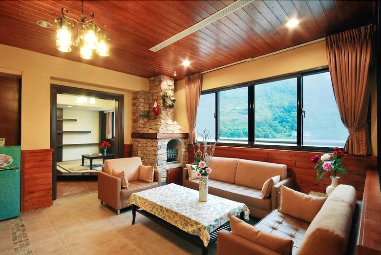 Ming Lu Holiday Hotel