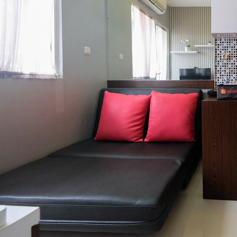 Homey And Relaxing 2br Green Pramuka Apartment