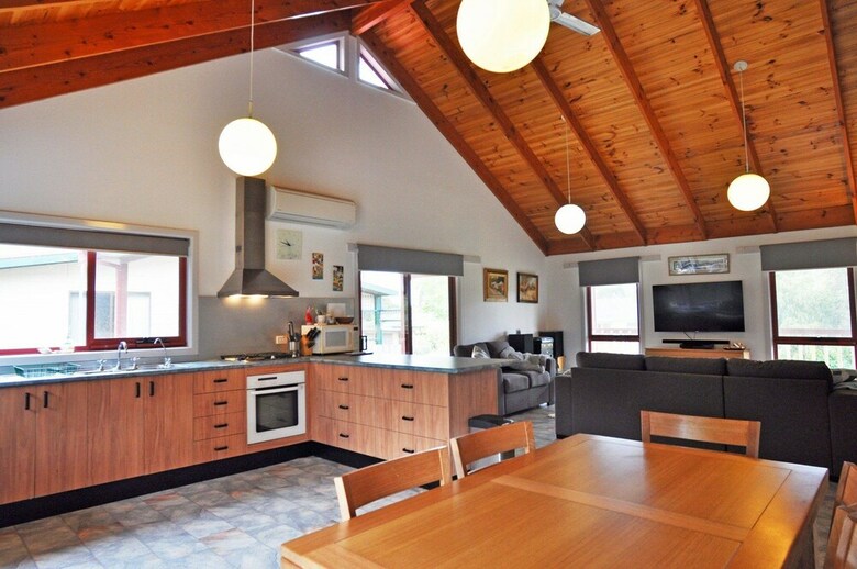 Beilby Beach Cottage - Free Wifi & Foxtel - Pet Friendly