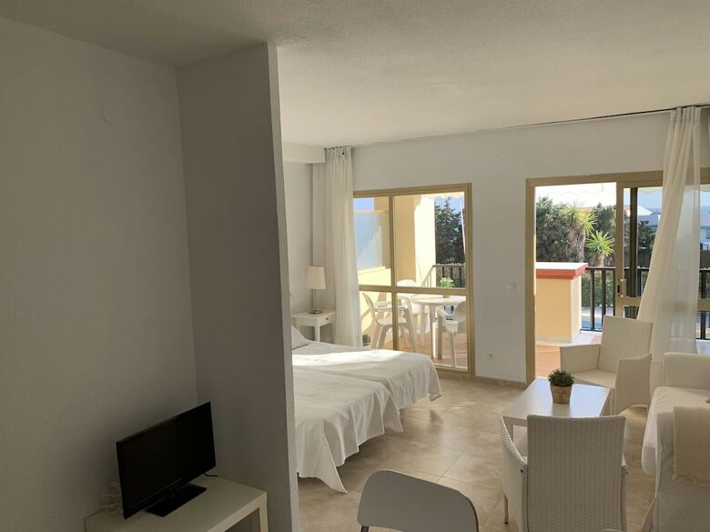 Apartamentos Estudio Primera Linea de Playa 50 Mtrs