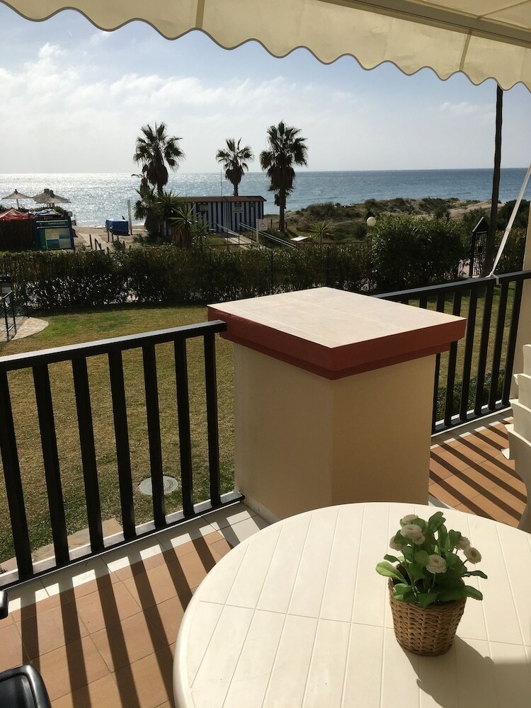Apartamentos Estudio Primera Linea de Playa 50 Mtrs