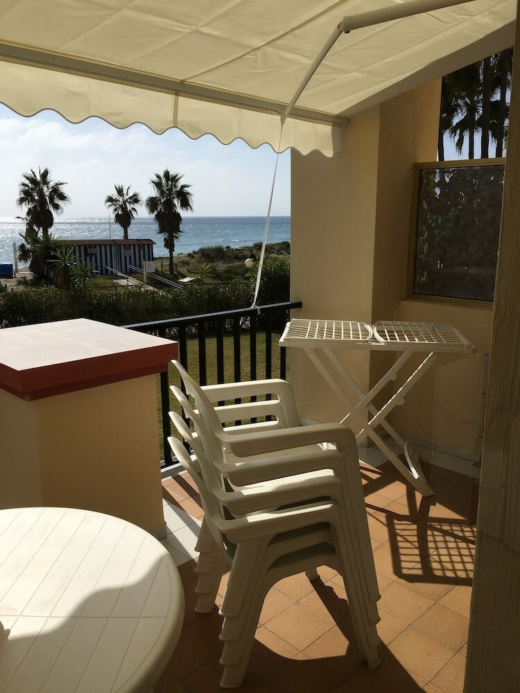 Apartamentos Estudio Primera Linea de Playa 50 Mtrs