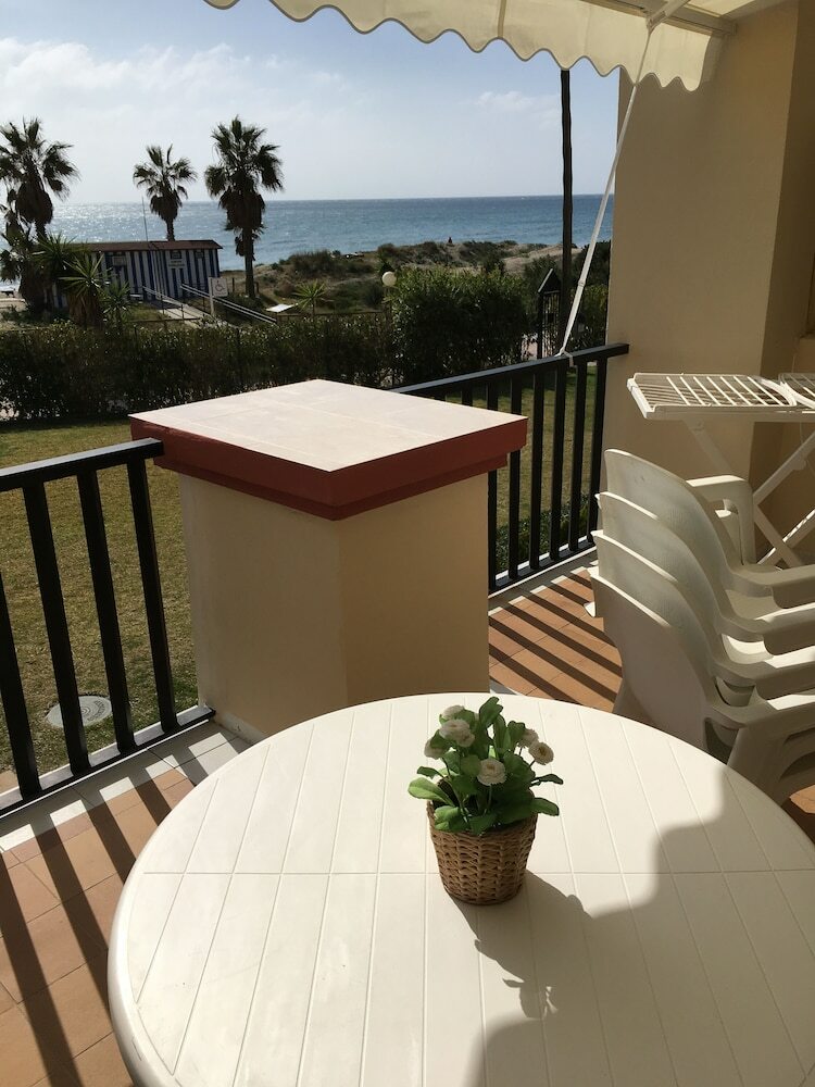 Apartamentos Estudio Primera Linea de Playa 50 Mtrs