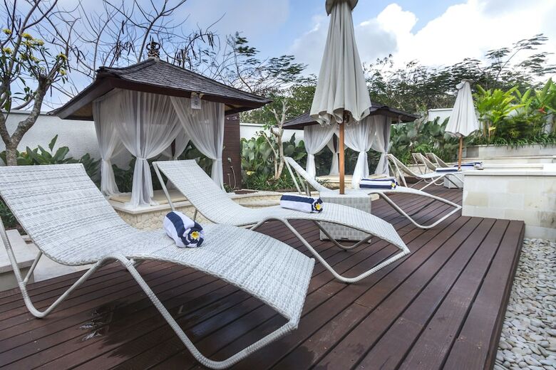 Hotel Adhiloka