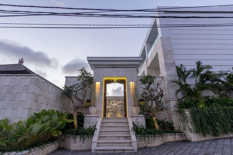 Hotel Adhiloka