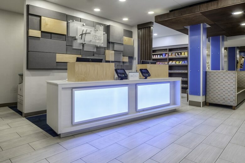 Holiday Inn Express Hotel & Suites Macon-west