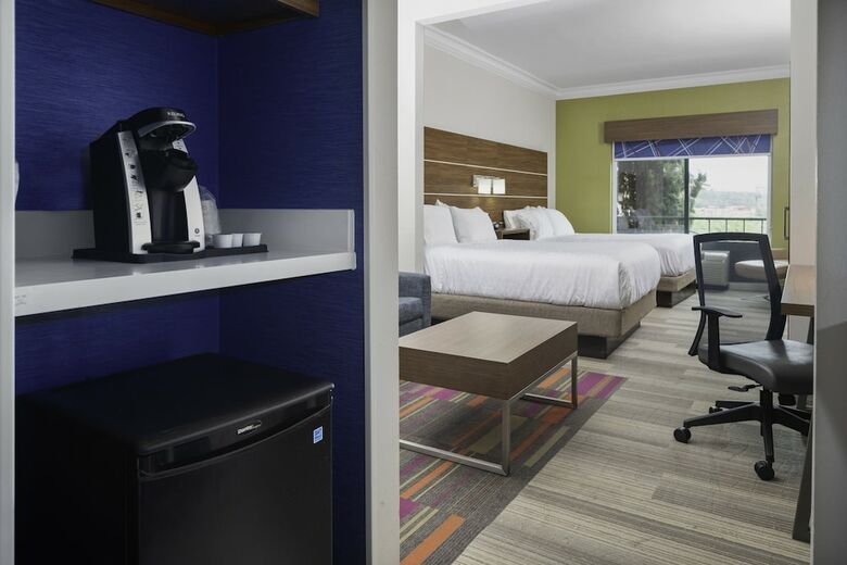 Holiday Inn Express Hotel & Suites Macon-west