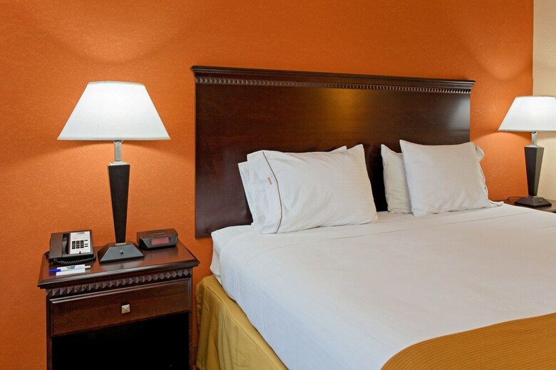 Holiday Inn Express Hotel & Suites Talladega