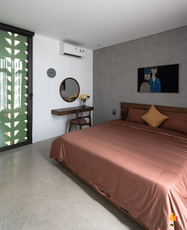 Hotel Deja Vu House