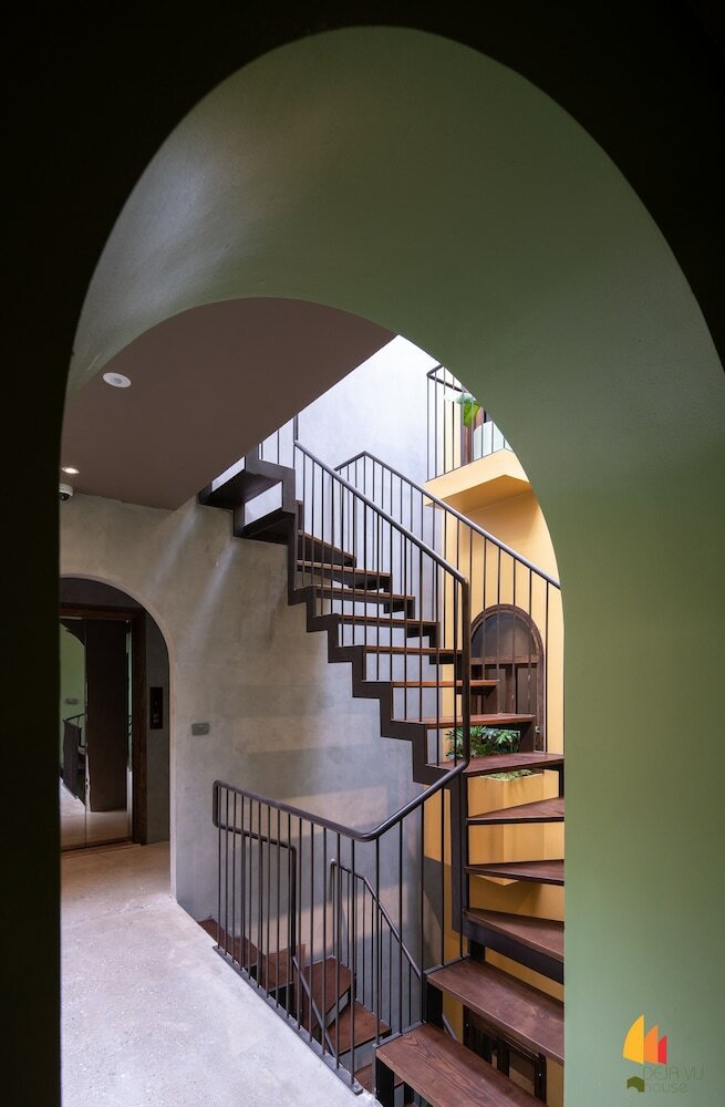 Hotel Deja Vu House
