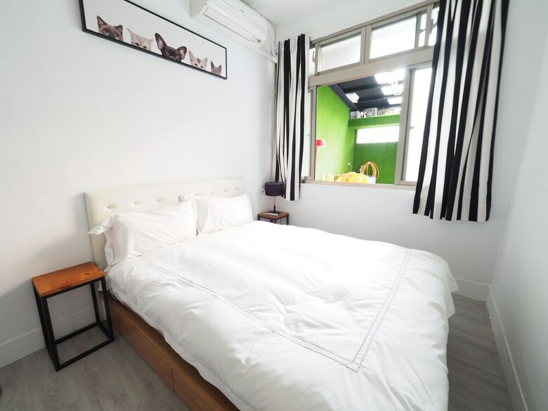 Hotel Through Ab
