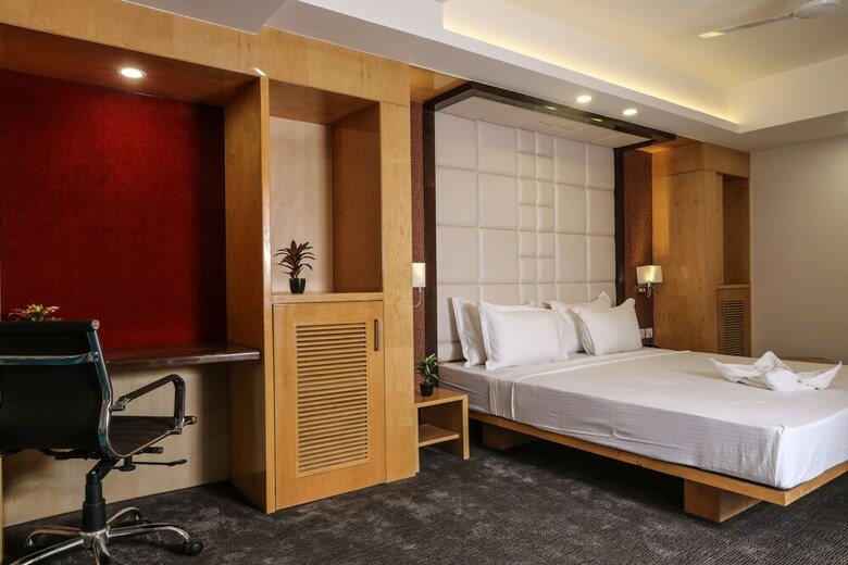 Hotel The Grand