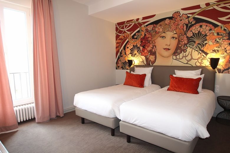 Hotel H�tel  La Capelle