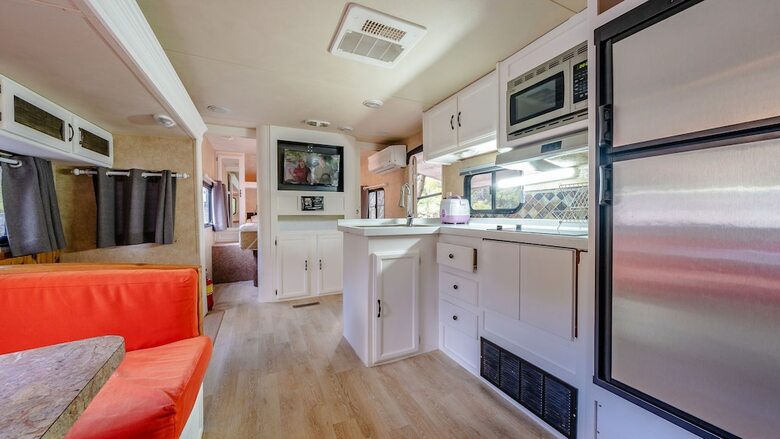 Gapyeong Saeyeon Caravan - Glamping
