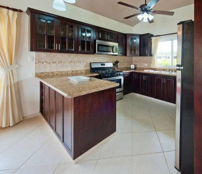 Privacy And Comfort Luxury 6 Bedroom Villa