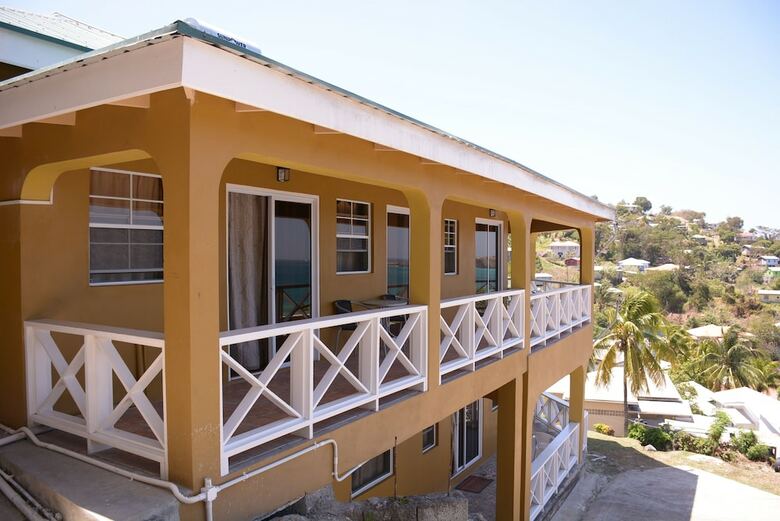 Hillview Apartments