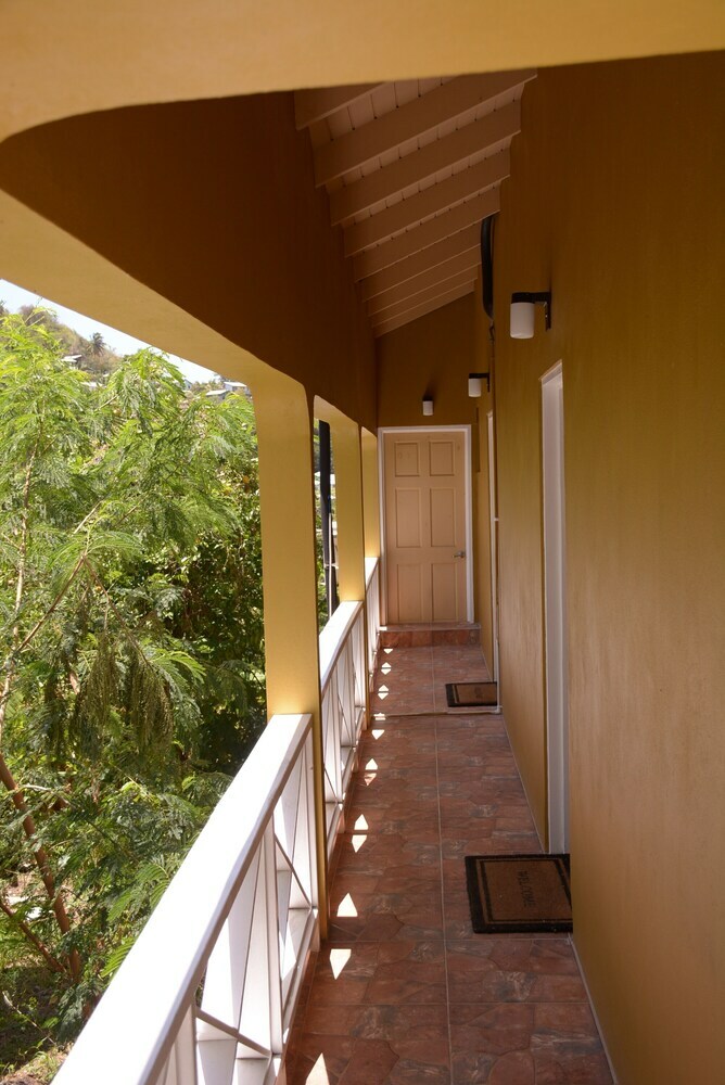 Hillview Apartments